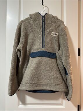 The North Face Men’s Campshire Sherpa Fleece Pullover Hooded Jacket